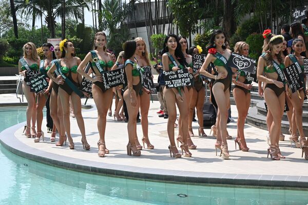 Candidatas à coroa de Miss Terra 2019 se reúnem para defender a natureza e posam para fotos em hotel em Manila, nas Filipinas. - Sputnik Brasil