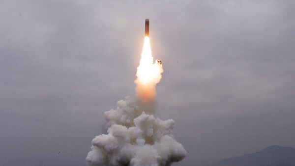 Coreia do Norte lança míssil balístico de submarino (SLBM), 2 de outubro de 2019 - Sputnik Brasil
