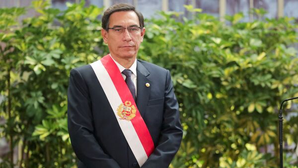 O presidente do Peru, Martín Vizcarra, durante a cerimônia de posse no palácio do governo em Lima, em 3 de outubro de 2019. - Sputnik Brasil
