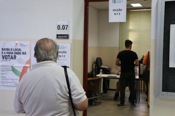 Com derrota histórica da direita, socialistas vencem eleições em Portugal - Sputnik Brasil