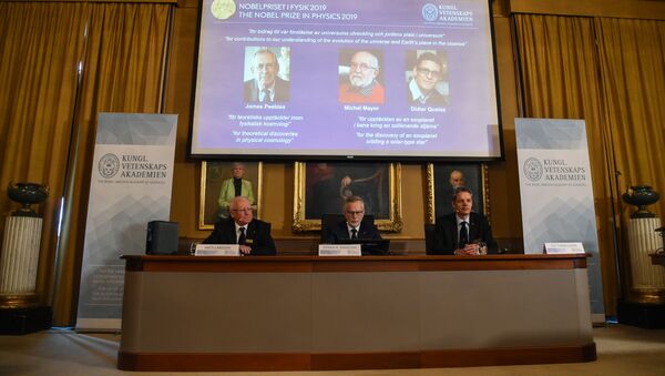 Ganhadores do Nobel de Física de 2019: James Peebles, Michel Mayor e Didier Queloz, 8 de outubro de 2019 - Sputnik Brasil
