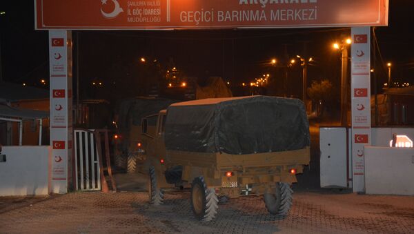 Veículos militares turcos perto da fronteira com Síria (foto de arquivo) - Sputnik Brasil