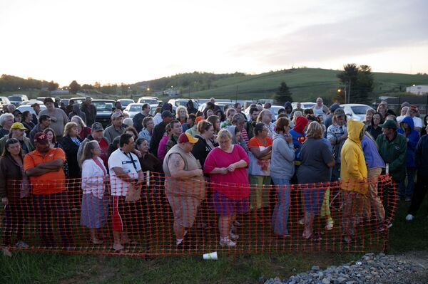 Mais gastos com defesa, menos gastos sociais: Trump propõe orçamento de US$ 4,8 trilhões para 2021 - Sputnik Brasil