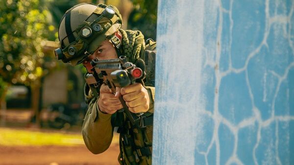 Militar brasileiro durante treinamento de operação de defesa da Usina de Itaipu. - Sputnik Brasil