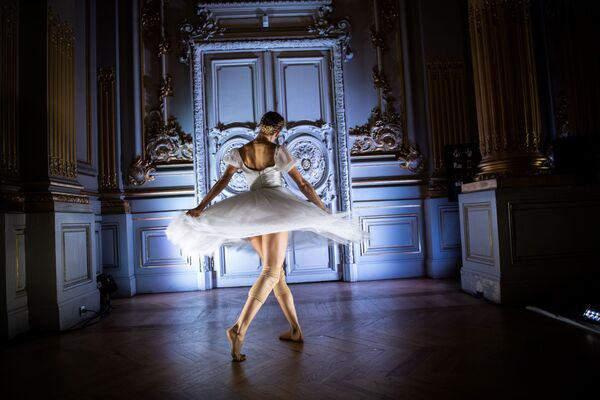 Bailarina da Ópera Nacional de Paris durante o show Degas Dance (Dança de Degas) no Museu de Orsay - Sputnik Brasil