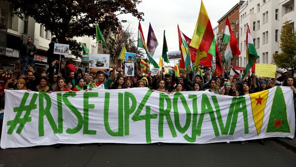 Manifestação em Berlim em apoio aos curdos e contra a nova operação militar da Turquia na Síria, sábado, 12 de outubro de 2019 - Sputnik Brasil