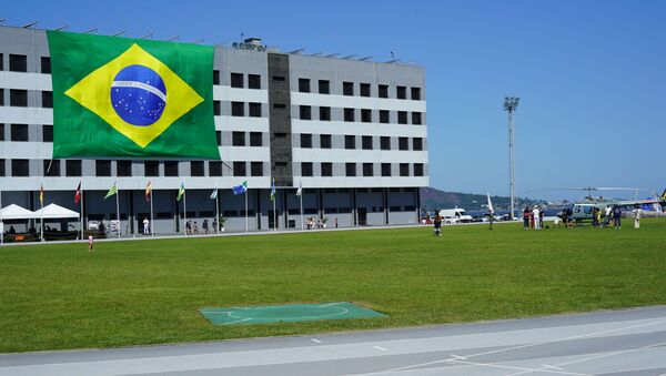 Bandeira do Brasil em prédio da Escola Naval, no Rio de Janeiro - Sputnik Brasil