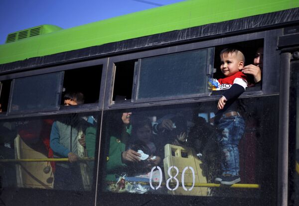 Putin: Rússia nunca será amiga 'de um país contra outro' no Oriente Médio - Sputnik Brasil