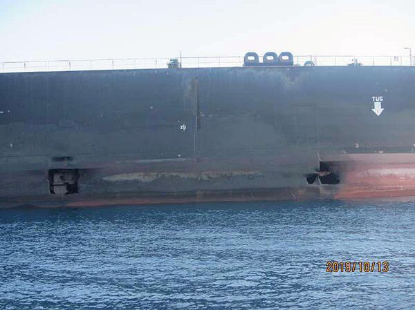 FOTOS mostram estragos no petroleiro iraniano supostamente feitos por 2 mísseis - Sputnik Brasil