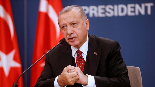 Presidente da Turquia, Recep Tayyip Erdogan, durante conferência de imprensa, após reunião em Belgrado, Sérvia, em 7 de outubro de 2019 - Sputnik Brasil