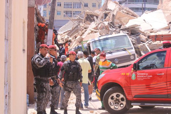 Bombeiros confirmam 2ª morte no desabamento em Fortaleza - Sputnik Brasil