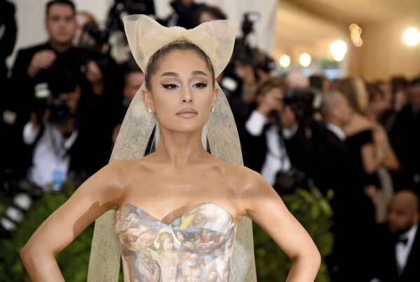 Atriz norte-americana Ariana Grande durante o Met Gala 2018 em Nova York - Sputnik Brasil