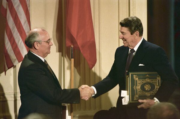 Ex-líder da URSS, Gorbachev alerta o mundo para o perigo 'colossal' de armas nucleares Ex-líder da URSS, Gorbachev alerta o mundo para o perigo 'colossal' de armas nucleares - Sputnik Brasil