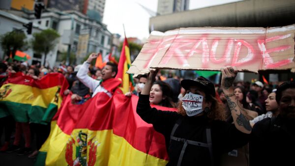 Manifestantes protestam após as eleições na Bolívia - Sputnik Brasil