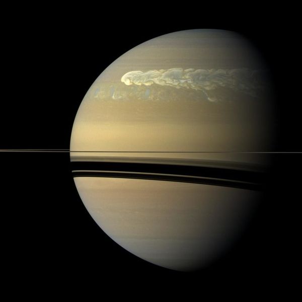 Novo tipo de tempestades é descoberto em Saturno (FOTOS) - Sputnik Brasil