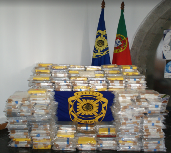 De veleiro em alto mar: polícia combate novo estilo de tráfico de droga da América do Sul à Europa - Sputnik Brasil