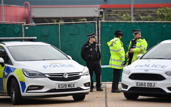 Ao menos 39 corpos são encontrados dentro de caminhão no Reino Unido (FOTOS) Ao menos 39 corpos são encontrados dentro de caminhão no Reino Unido (FOTOS) - Sputnik Brasil