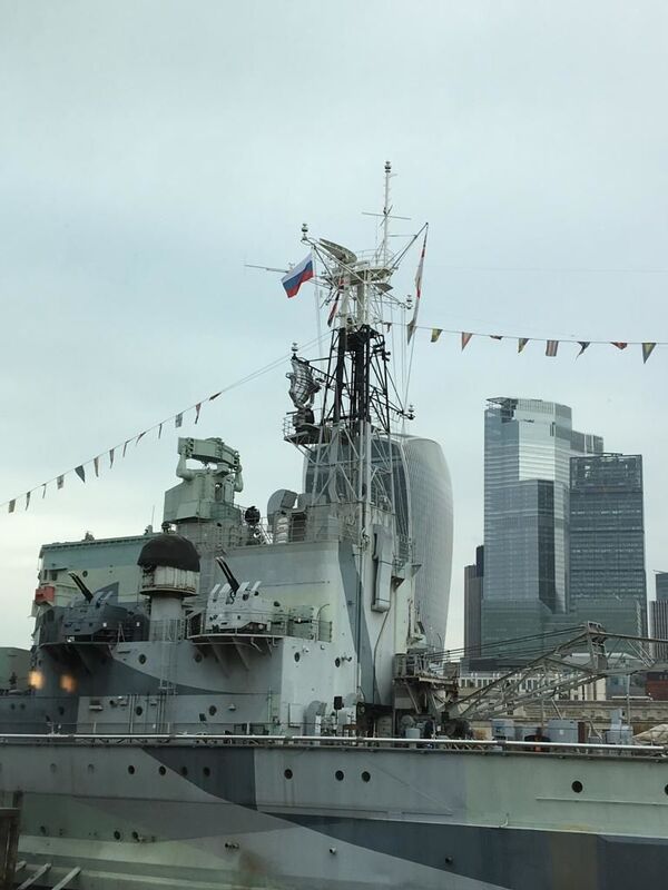 O que bandeira russa estaria fazendo hasteada em navio da Marinha britânica? (FOTOS) - Sputnik Brasil