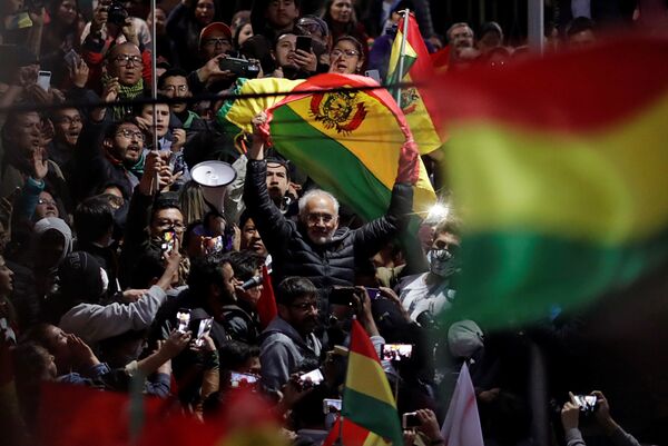 Morales promete 2ª turno se for encontrada fraude e convida Brasil para auditoria - Sputnik Brasil