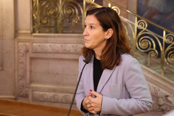 Novas articulações e polêmica com corrimão marcam 1º dia do novo parlamento português - Sputnik Brasil