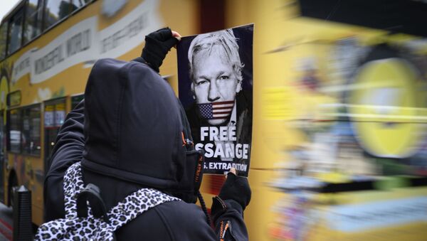 Ação de apoio a Julian Assange em Londres - Sputnik Brasil