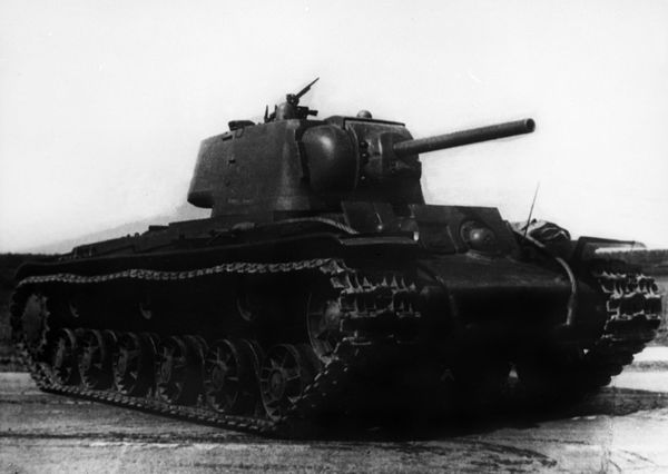 Pai de monstros de ferro: os tanques pesados mais temíveis do construtor russo Dukhov Pai de monstros de ferro: os tanques pesados mais temíveis do construtor russo Dukhov - Sputnik Brasil