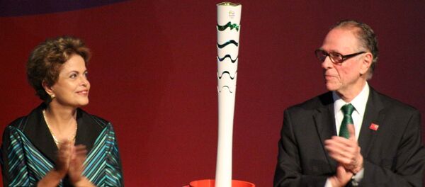 A presidente da República, Dilma Rousseff e o Presidente do Comitê Rio 2016, Carlos Arthur Nuzman participam de cerimônia para divulgar o modelo da Tocha Olímpica - Sputnik Brasil