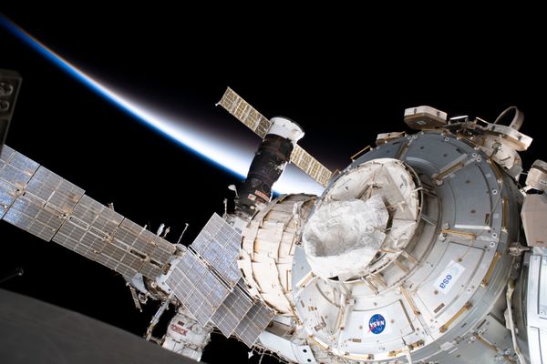 FOTOS cativantes mostram Estação Espacial Internacional sobrevoando Terra - Sputnik Brasil