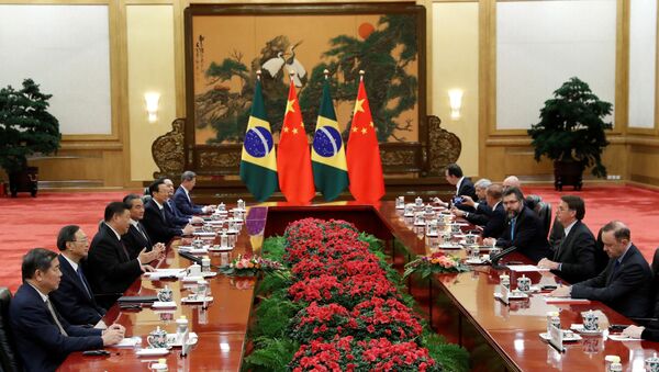 O presidente do Brasil, Jair Bolsonaro, participa de uma reunião com o presidente da China, Xi Jinping, no Grande Palácio do Povo em Pequim, China, 25 de outubro de 2019 - Sputnik Brasil