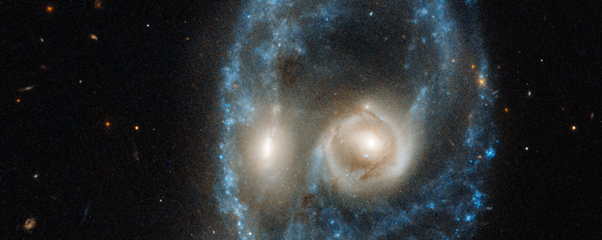 Imagem da colisão entre duas galáxias tirada pelo telescópio Hubble da NASA - Sputnik Brasil, 1920, 13.01.2022
