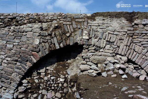 Túnel asteca encontrado no México - Sputnik Brasil