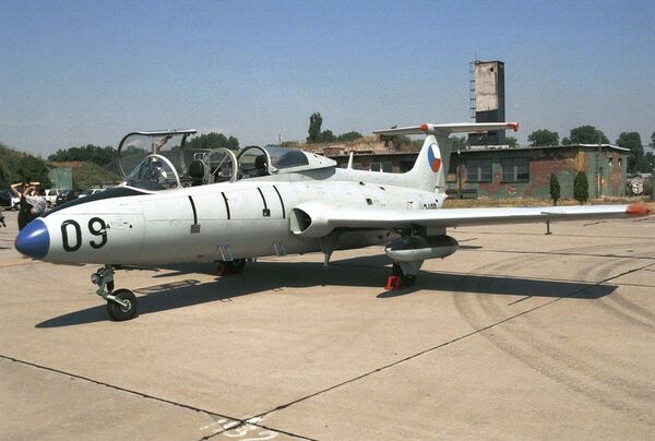 VÍDEO mostra jato fazendo voo rasante sobre rio de diferentes ângulos - Sputnik Brasil