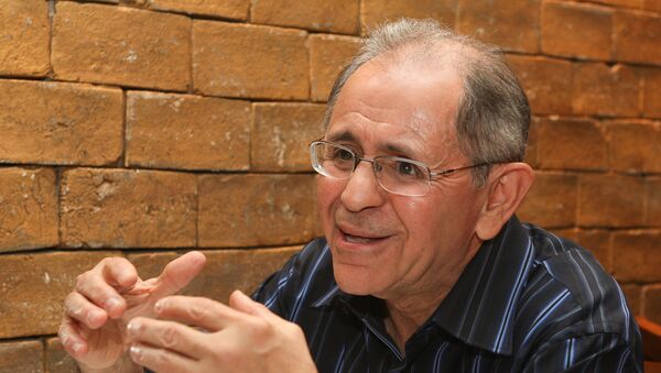  O general Maynard Marques Santa Rosa dá entrevista em restaurante na 402 Sul, em Brasília. - Sputnik Brasil