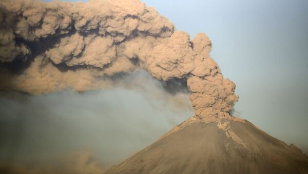 Vulcão Popocatépetl durante erupção - Sputnik Brasil
