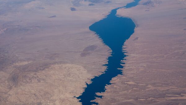 Vista aérea do lago Mojave in the river Colorado, fronteira com Nevada e Arizona, sul de Las Vegas em Outubro 23, 2019 - Sputnik Brasil
