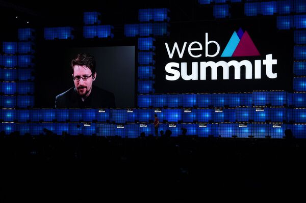 Facebook assumiu agenda política dos EUA, diz pesquisador sobre 'etiquetas' na plataforma  - Sputnik Brasil