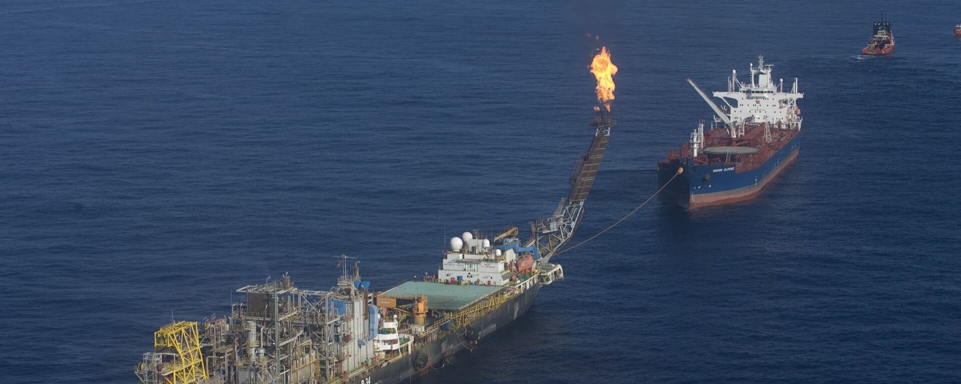 Vista da plataforma JK (P-34), da Petrobras, no campo de Jubarte, no Espírito Santo, a 112 km da costa de Vitória, no dia da inauguração da produção do primeiro poço para extrair petróleo da camada pré-sal - Sputnik Brasil, 1920, 11.02.2026
