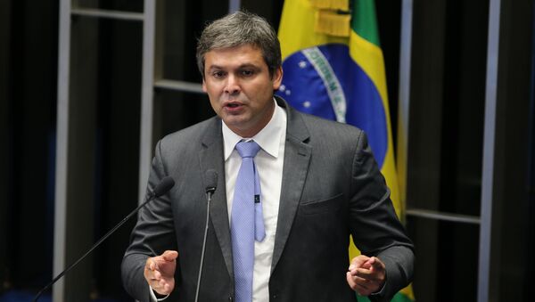 O senador Lindberg Farias (PT-RJ) cobra projetos de investimentos para o crescimento do país e e contra medidas que restringem direitos trabalhistas, no ajuste fiscal do governo Dilma Rousseff. - Sputnik Brasil