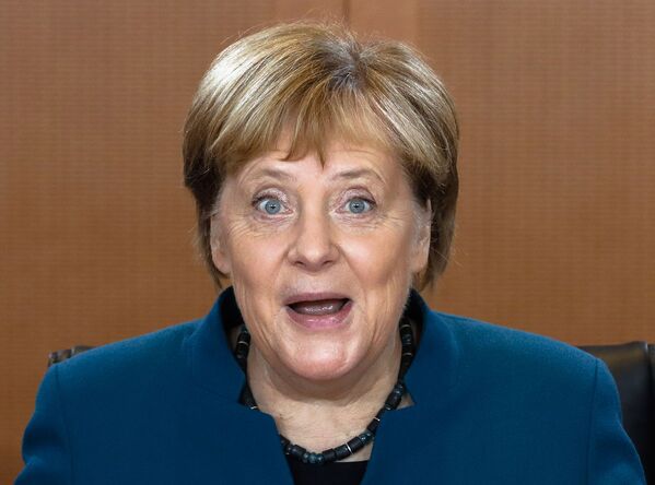 Chanceler alemã, Angela Merkel, durante um encontro com autoridades de seu governo em Berlim, Alemanha - Sputnik Brasil