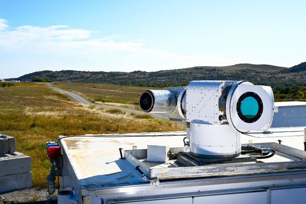 Arma a laser contra drones da Lockheed é testada pela Força Aérea dos EUA (FOTO) - Sputnik Brasil