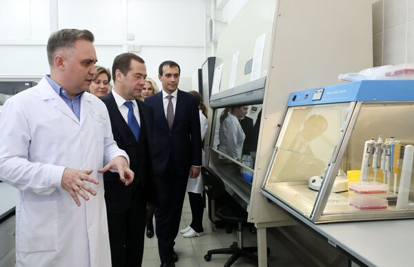 Premiê russo visita museu de virologia raríssimo no mundo (FOTOS) - Sputnik Brasil