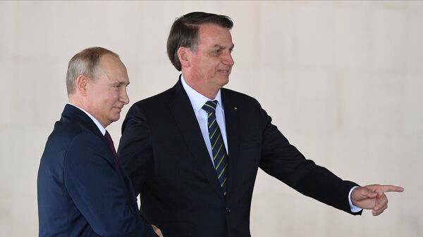 Presidente russo Vladimir Putin e presidente brasileiro Jair Bolsonaro em Brasília, durante cúpula do BRICS (imagem de arquivo) - Sputnik Brasil