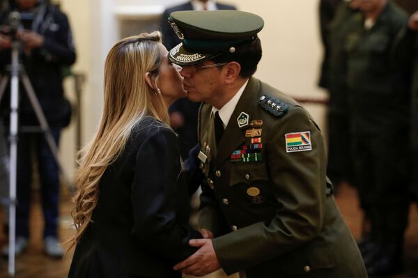 'Podem ir procurando candidato': presidente interina da Bolívia pretende antecipar eleições - Sputnik Brasil