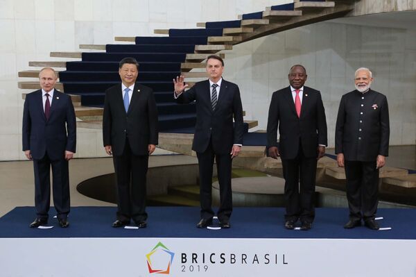 EUA tentam dividir os BRICS convidando Brasil, Rússia e Índia para o G7, diz especialista - Sputnik Brasil