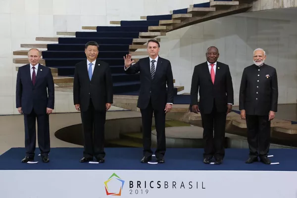 EUA tentam dividir os BRICS convidando Brasil, Rússia e Índia para o G7, diz especialista EUA tentam dividir os BRICS convidando Brasil, Rússia e Índia para o G7, diz especialista - Sputnik Brasil