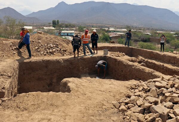 Templo de 3.000 anos com 21 tumbas é achado no Peru (FOTOS) Templo de 3.000 anos com 21 tumbas é achado no Peru (FOTOS) - Sputnik Brasil