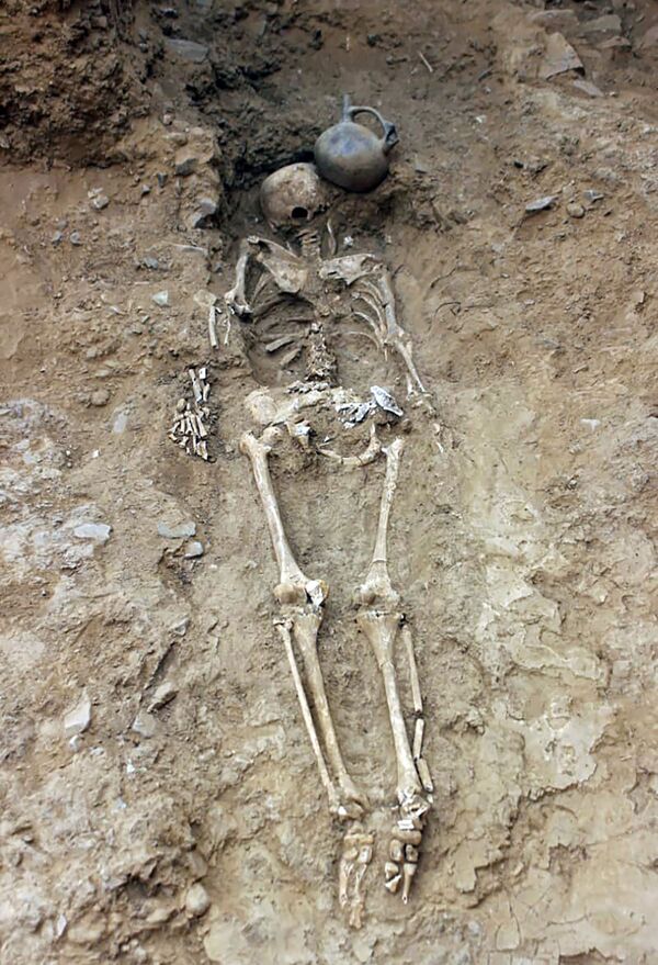 Templo de 3.000 anos com 21 tumbas é achado no Peru (FOTOS) Templo de 3.000 anos com 21 tumbas é achado no Peru (FOTOS) - Sputnik Brasil