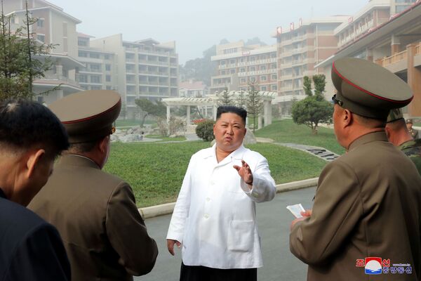 Kim Jong-un visita resort em construção no distrito de Yangdok, na Coreia do Norte
 - Sputnik Brasil