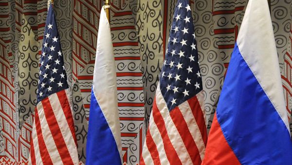 Bandeiras da Rússia e dos Estados Unidos Bandeiras da Rússia e dos Estados Unidos - Sputnik Brasil