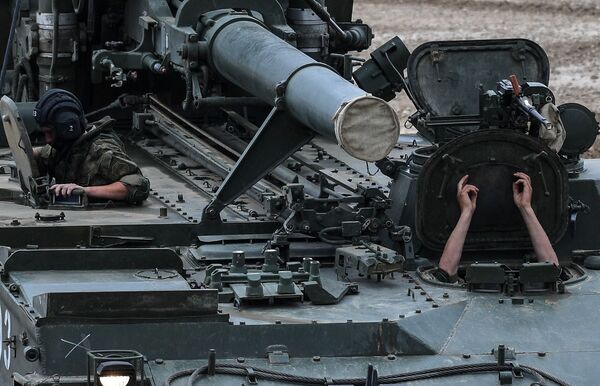 Poderosas e esmagadoras: como funcionam as armas mais simples e letais da Rússia? - Sputnik Brasil